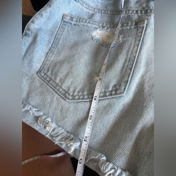 Abercrombie & Fitch Annie High rise light wash distressed denim shorts - size 27 - Picture 13 of 13